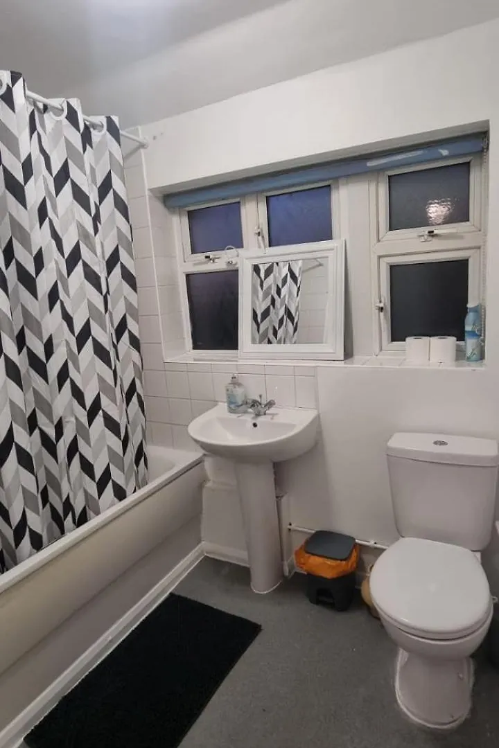 Crystal Barking Service Accommodation 英国